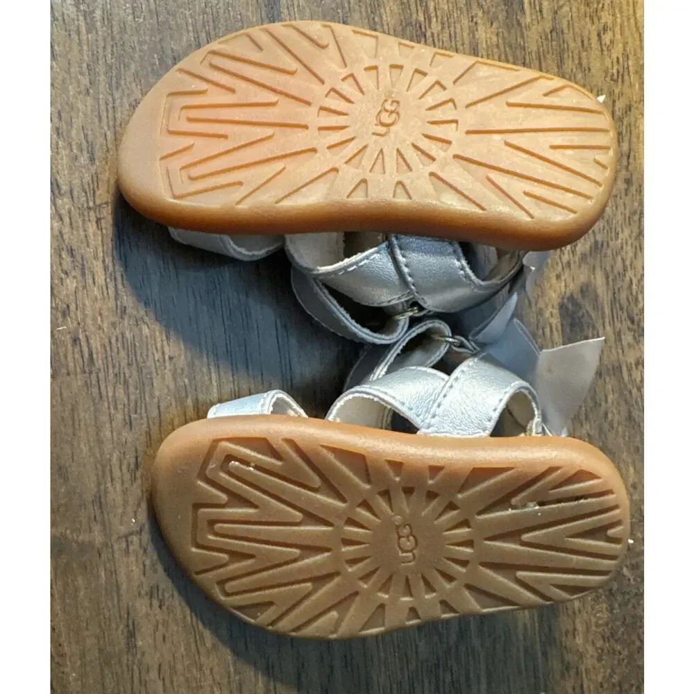 Ugg Girl Toddler Sandals size 2 / 3‎ Silver